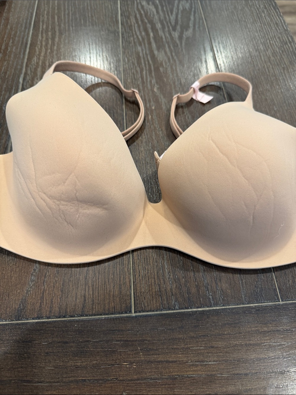 Victorias Secret 38C lightly lined bra with double hook closure